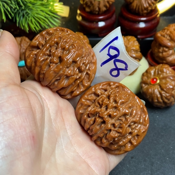 文玩核桃把件46楼呀，198