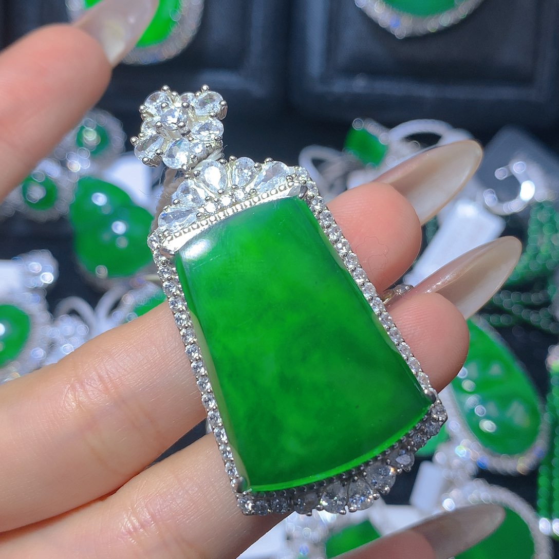 翡翠颈饰银S925镶嵌翡翠