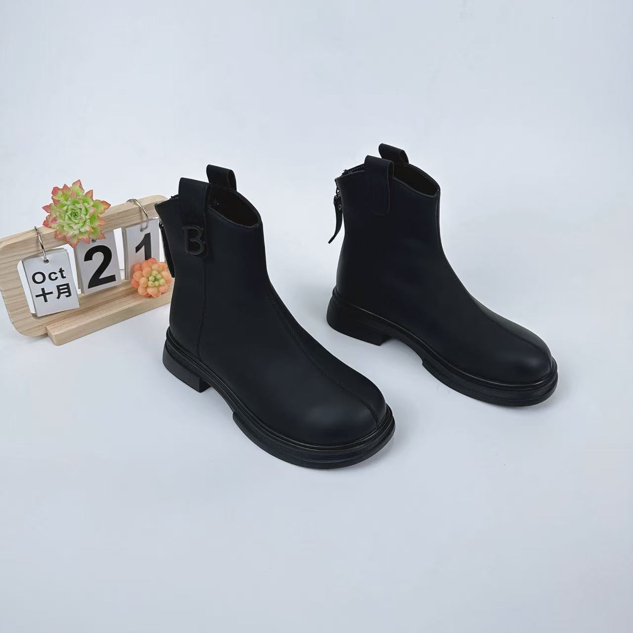 小强家女鞋  保暖百搭英伦风马丁靴（A395-23-1）（6334X43074W-10）