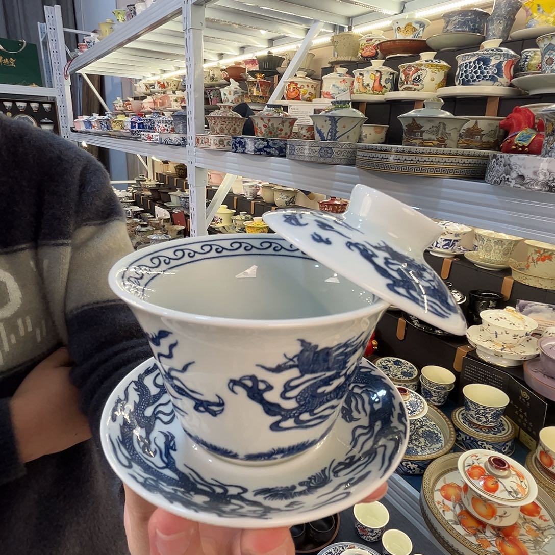 这些盖碗很漂亮！！！