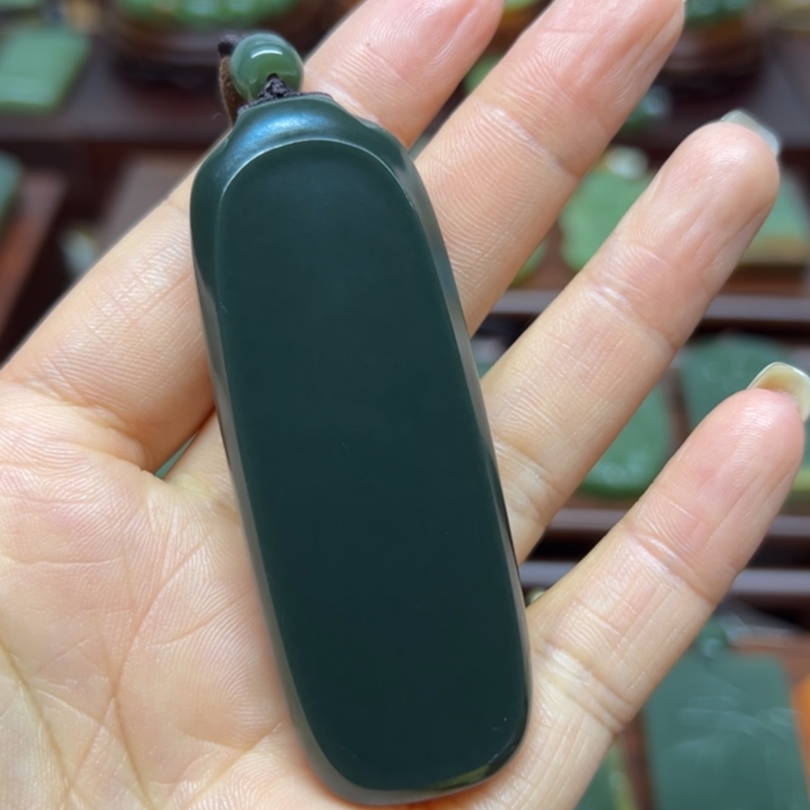 【闪购商品】颈饰未镶嵌岫岩老玉（透闪石质玉）浅*色平安牌