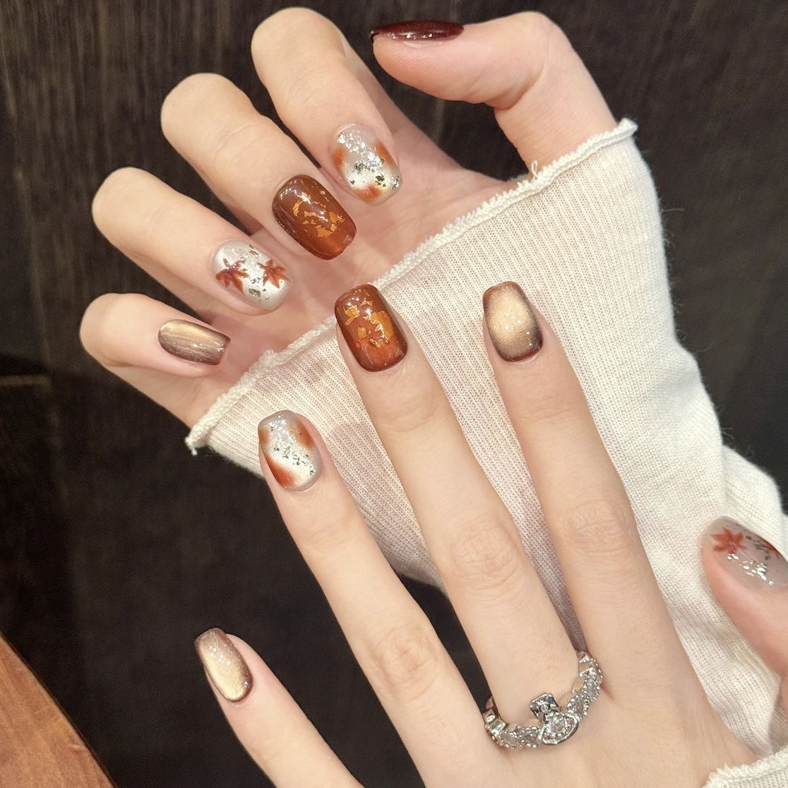 【秋枫印象】十七复古棕色手绘枫叶晕染金箔猫眼显白短款手工穿戴甲