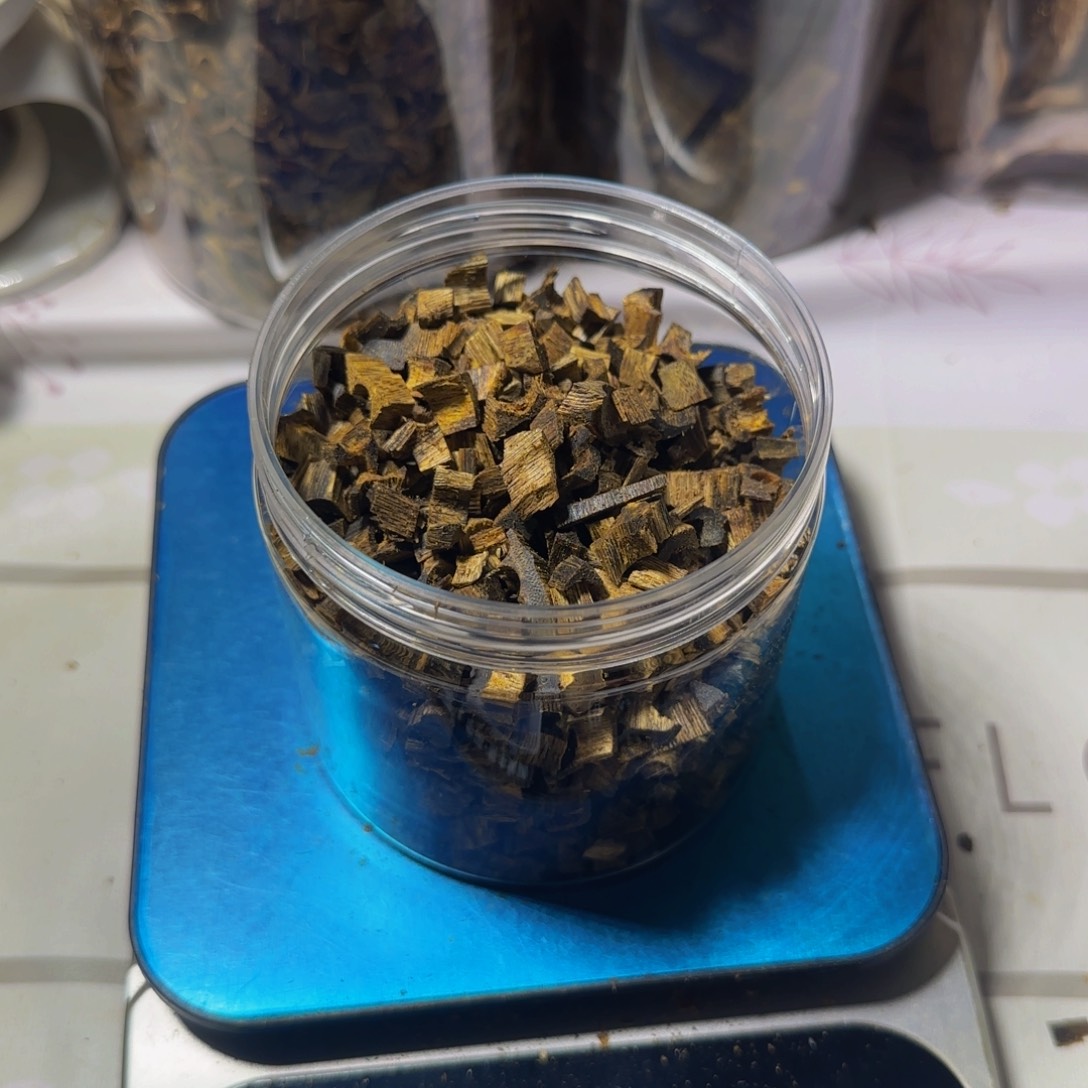 沉香沉香碎屑乌身102克