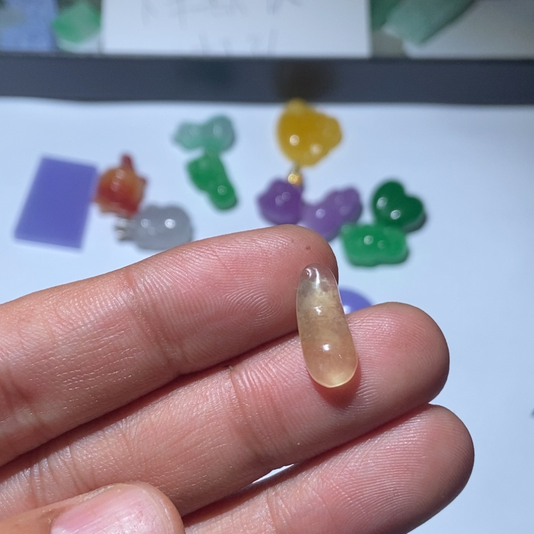 弛***翡翠未镶嵌颈饰吊坠