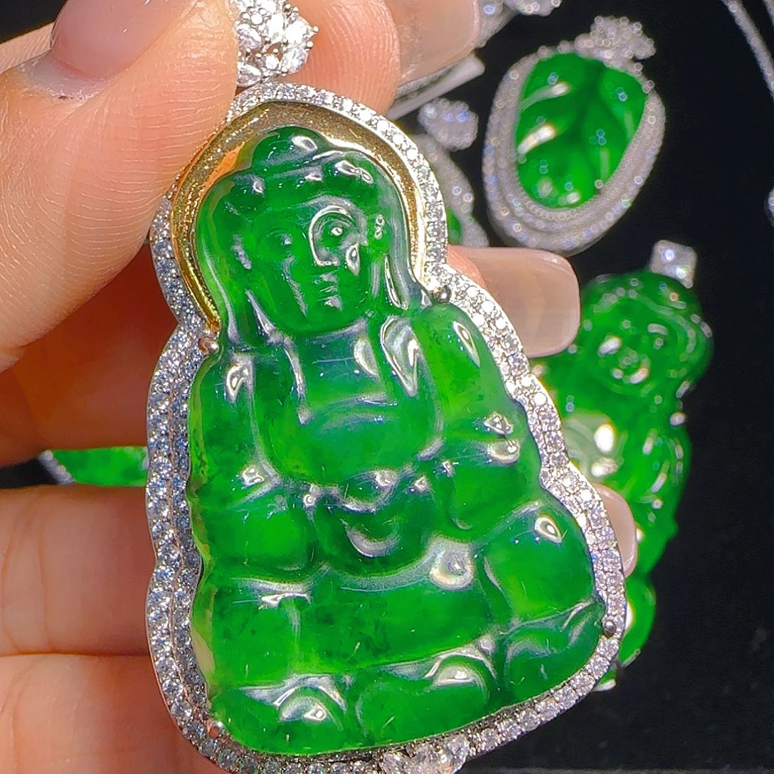 翡翠吊坠(赠链)未镶嵌