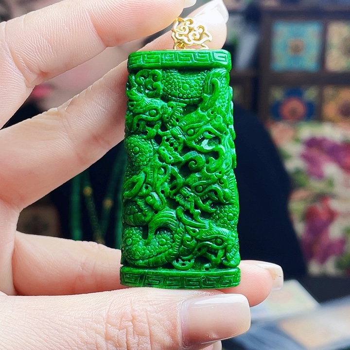 翡翠18K金镶嵌颈饰多样性