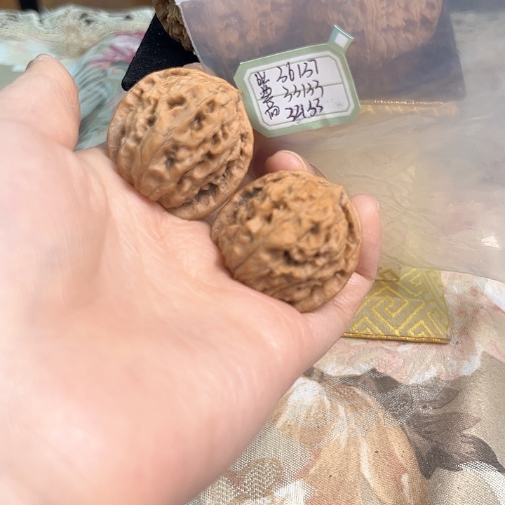 文玩核桃把件非嫁接元宝