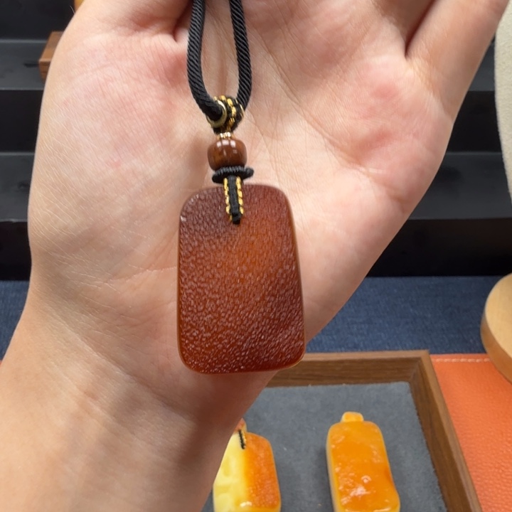 蜜蜡未镶嵌吊坠(赠链)