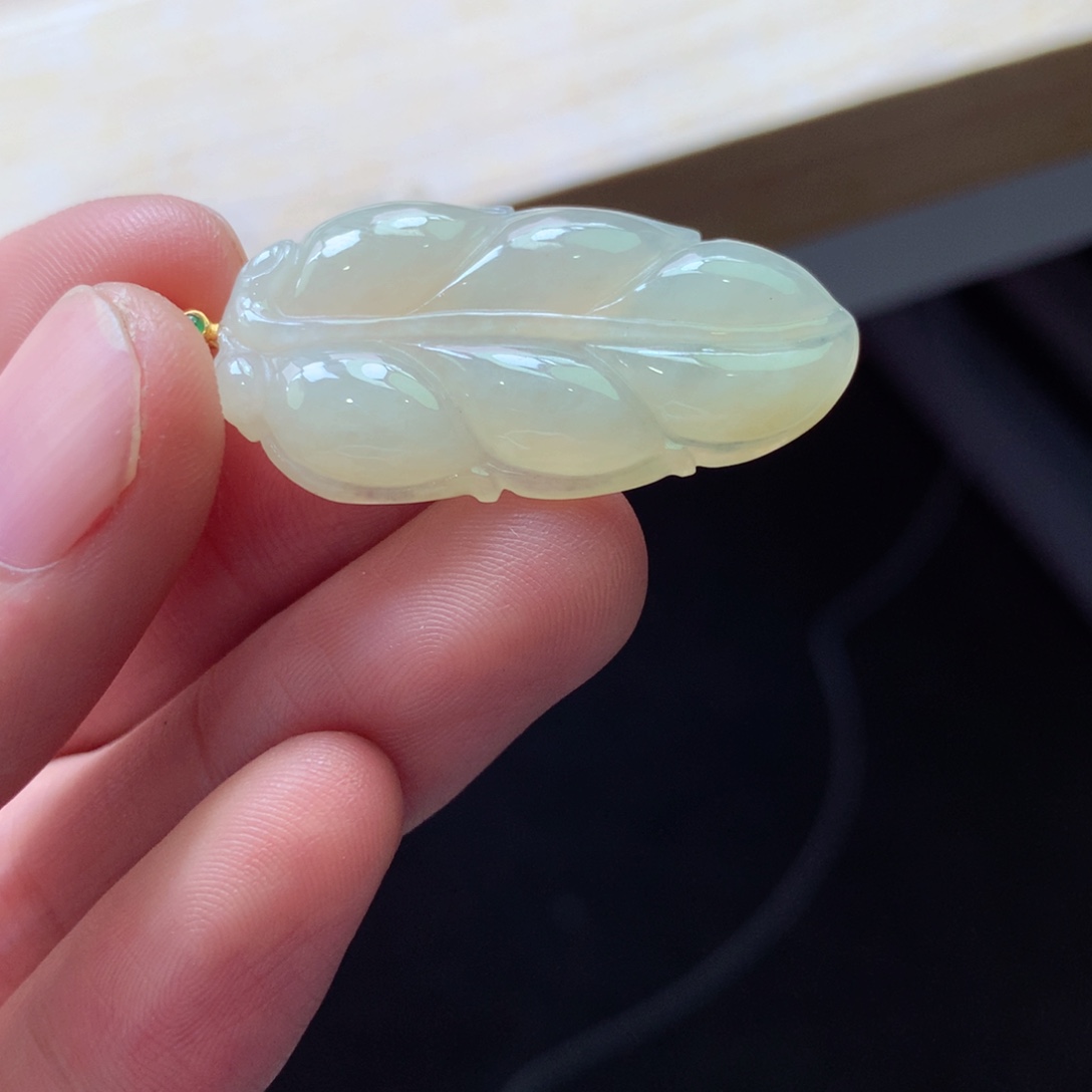 翡翠颈饰18K金镶嵌吊坠