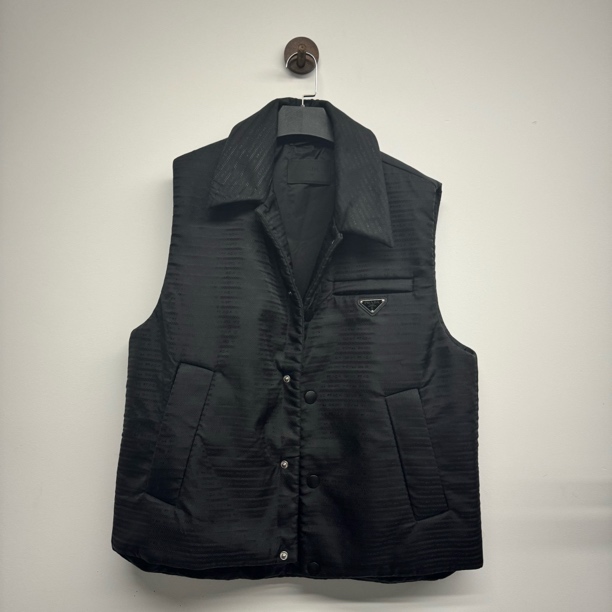 全新未使用 Prada/普拉达 弹幕满印马甲/50码