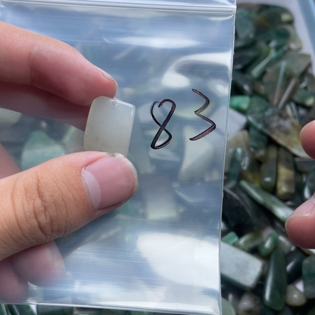 独山玉未镶嵌珠宝半成品