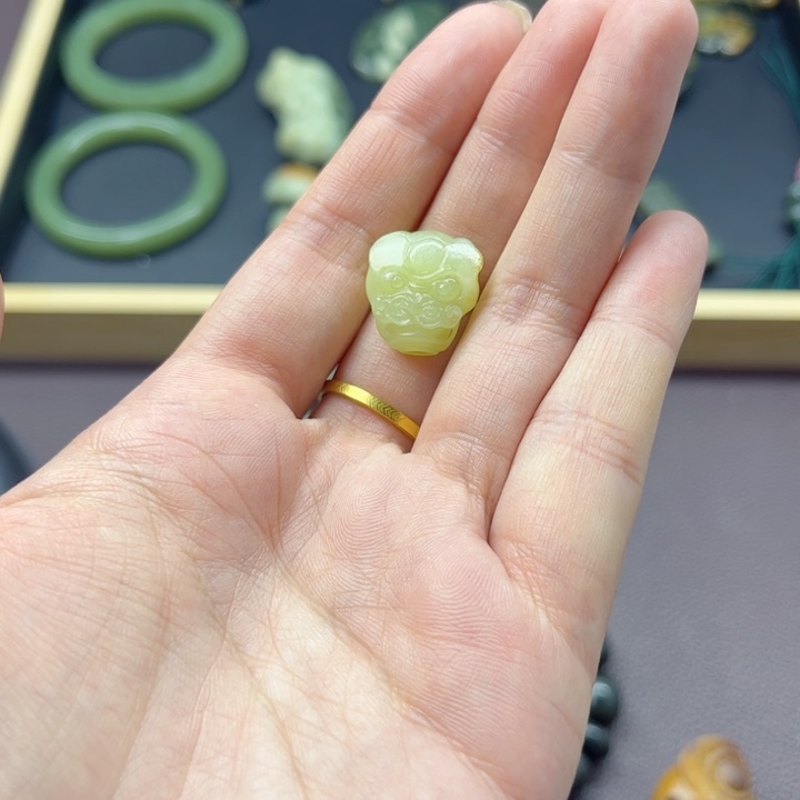 谦***仪岫岩河磨玉（透闪石质玉）未镶嵌颈饰