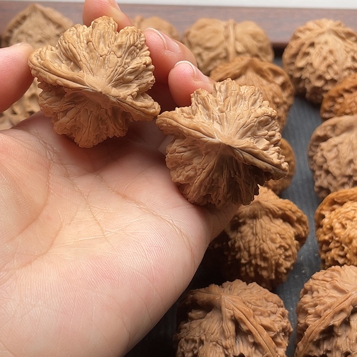 忠****虎头文玩核桃涞水核桃