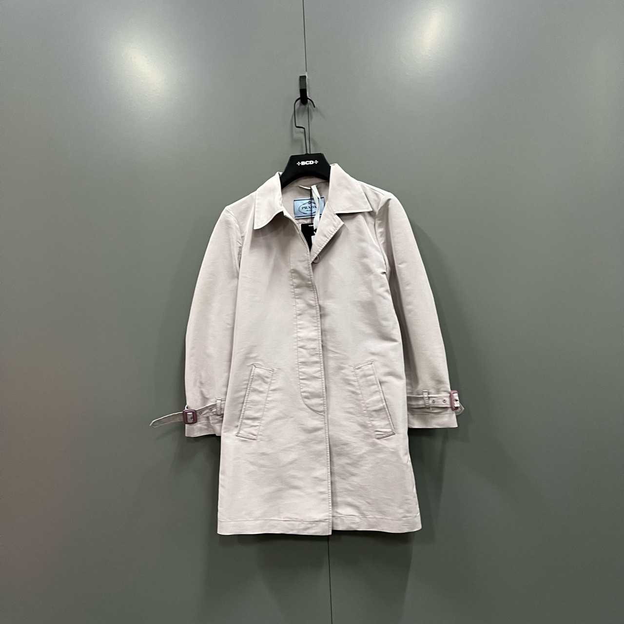 95新 Prada/普拉达 （bb1）浅粉色翻领风衣 38码/008392