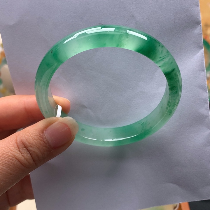 石英质玉未镶嵌手镯