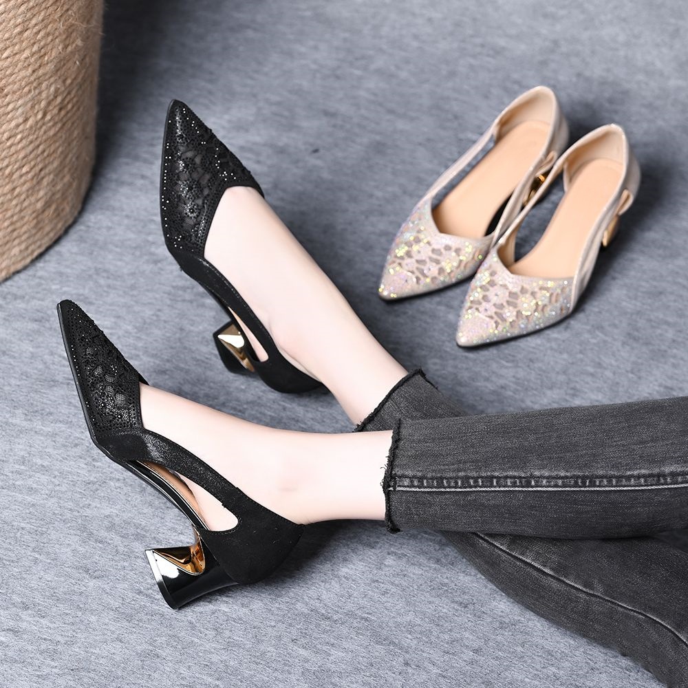 2025新款包头凉鞋女中跟粗跟镂空鞋尖头百搭水钻侧空舒适女鞋软鞋