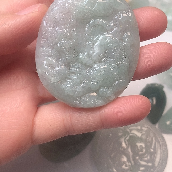 翡翠未镶嵌挂件是