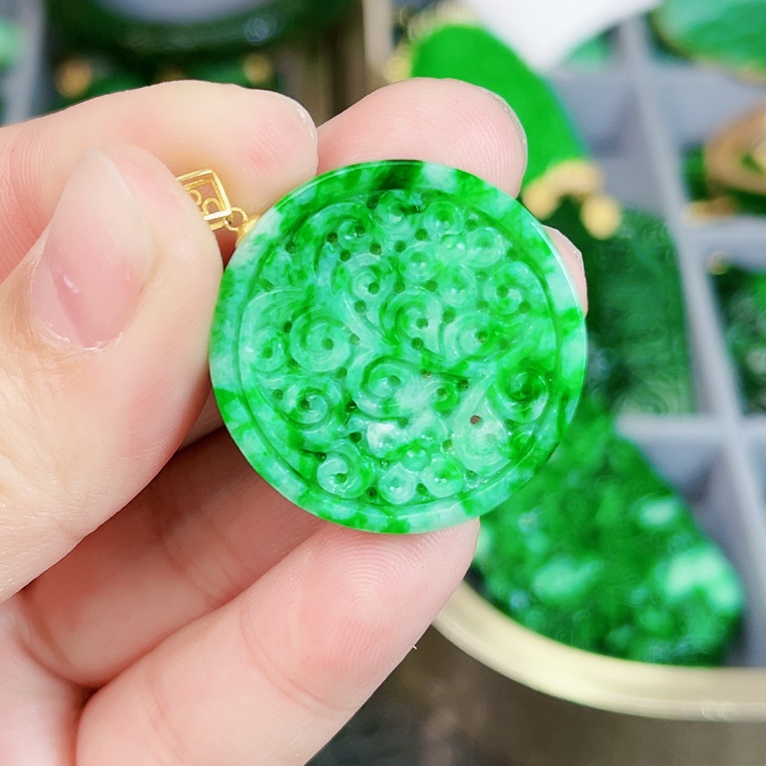 翡翠颈饰18K金镶嵌吊坠