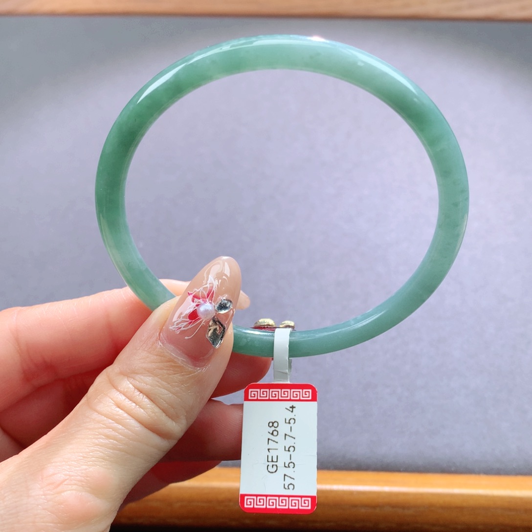 翡翠手镯未镶嵌天然翡翠手镯