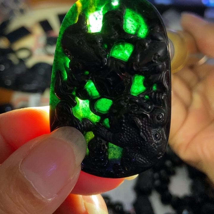 翡翠未镶嵌颈饰呱呱来米墨翠