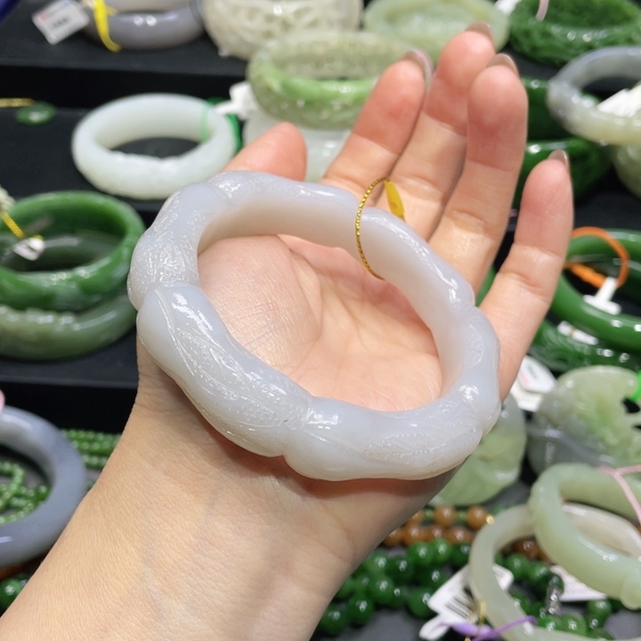 和田玉手镯58圈口 编号106未镶嵌