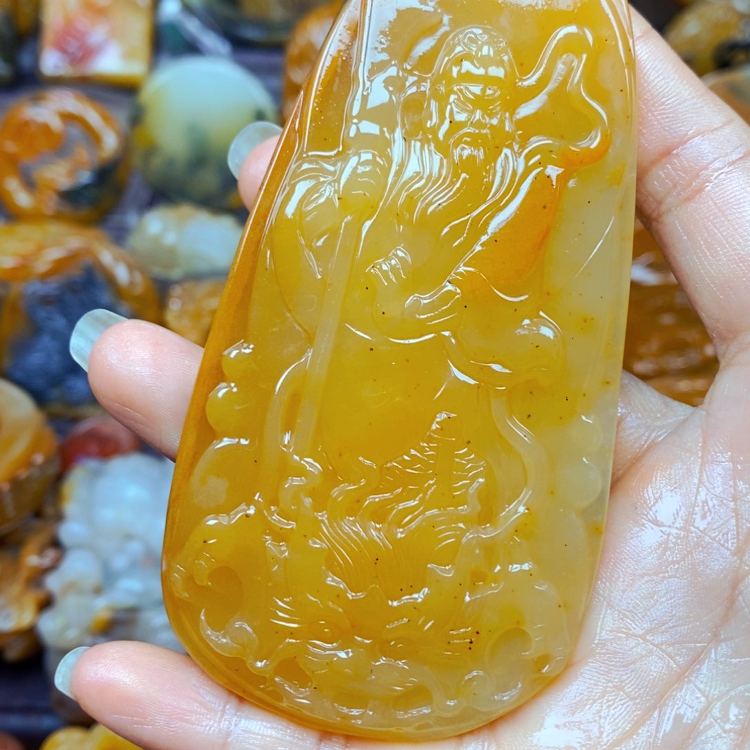 未镶嵌石英质玉（黄龙玉）颈饰