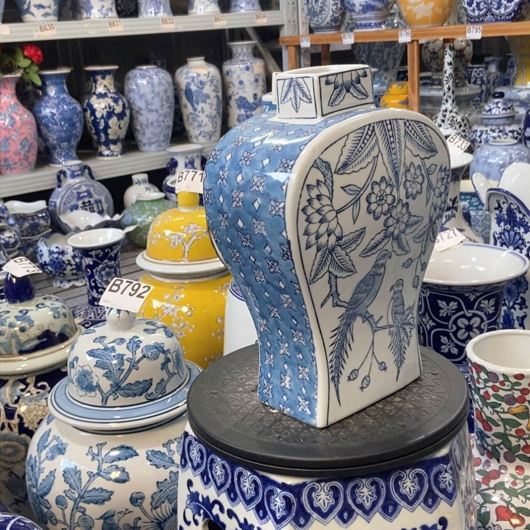 摆件花瓶手绘釉下彩