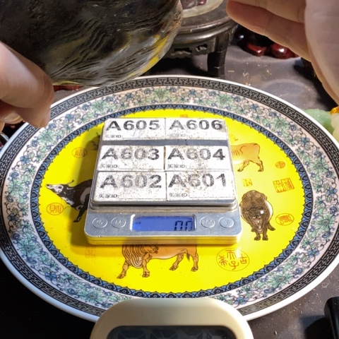 瓷片战**胜寻呼台的一位官员告诉记者