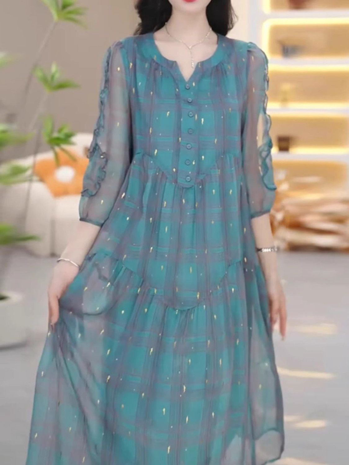 F020 时尚复古连衣裙女2025新款洋气优雅减龄妈妈装宽松显瘦A字裙