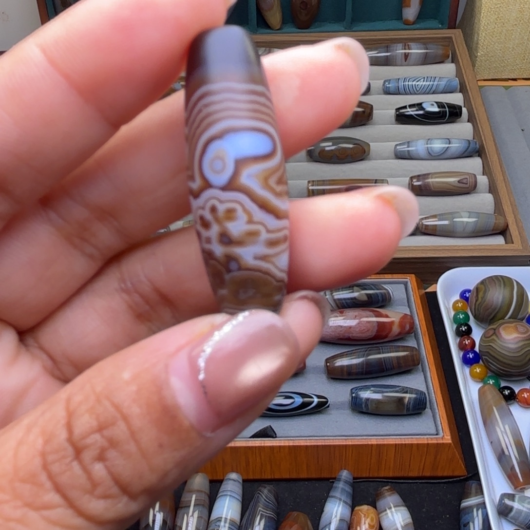 鸿***捷玛瑙/玉髓未镶嵌颈饰