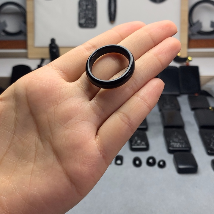 和田玉（墨玉）未镶嵌戒圈内径16-22毫米