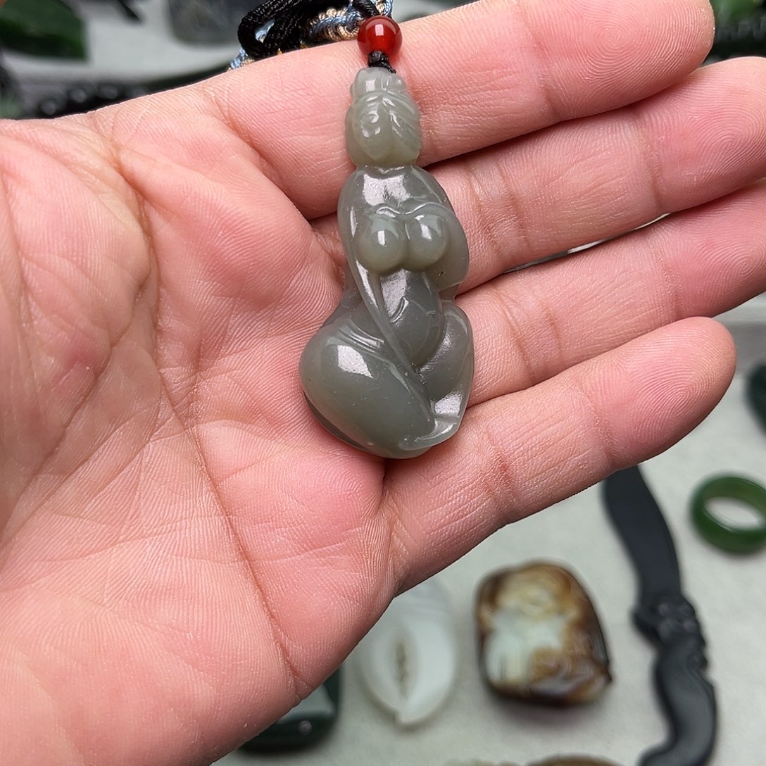 和田玉颈饰未镶嵌