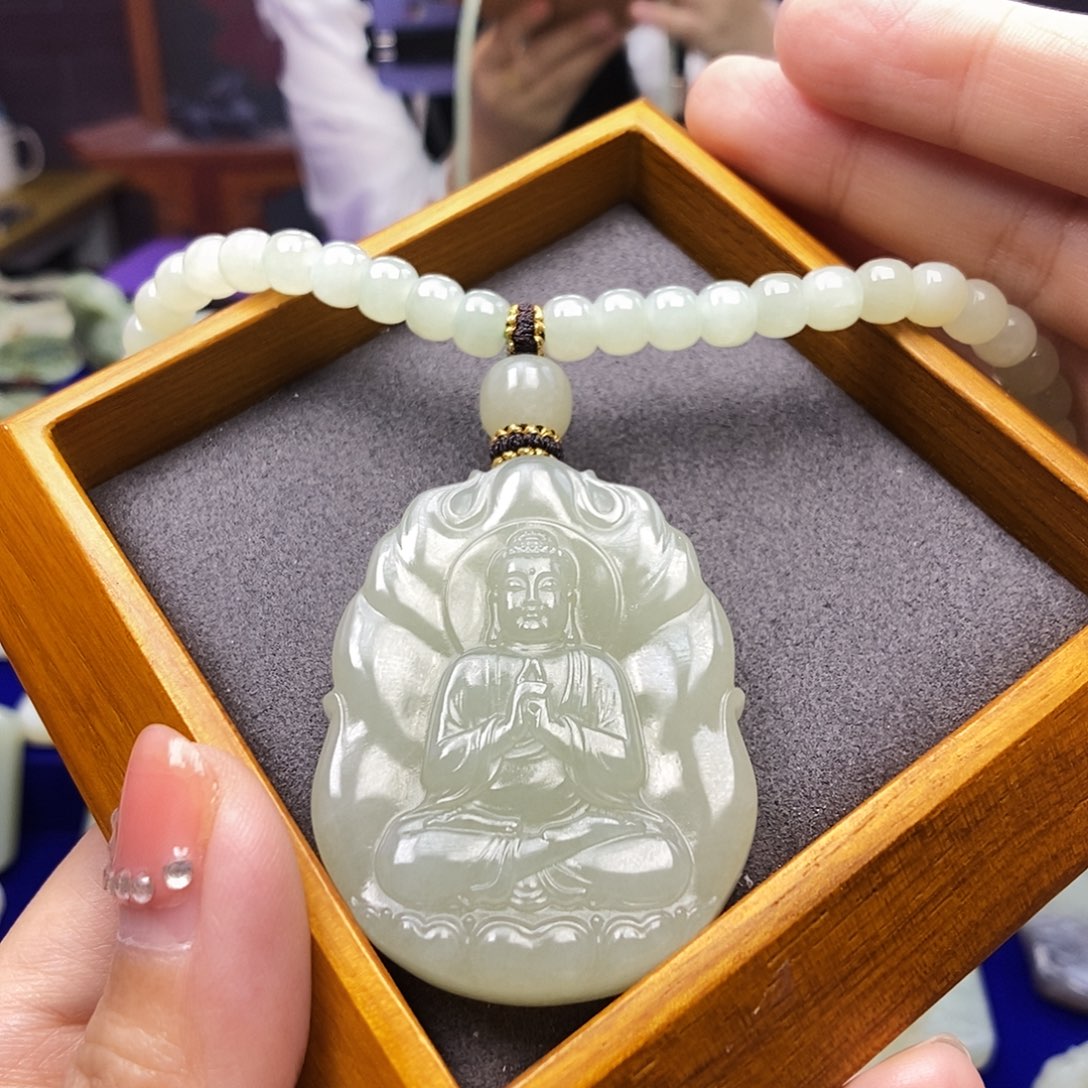 颈饰未镶嵌和田玉