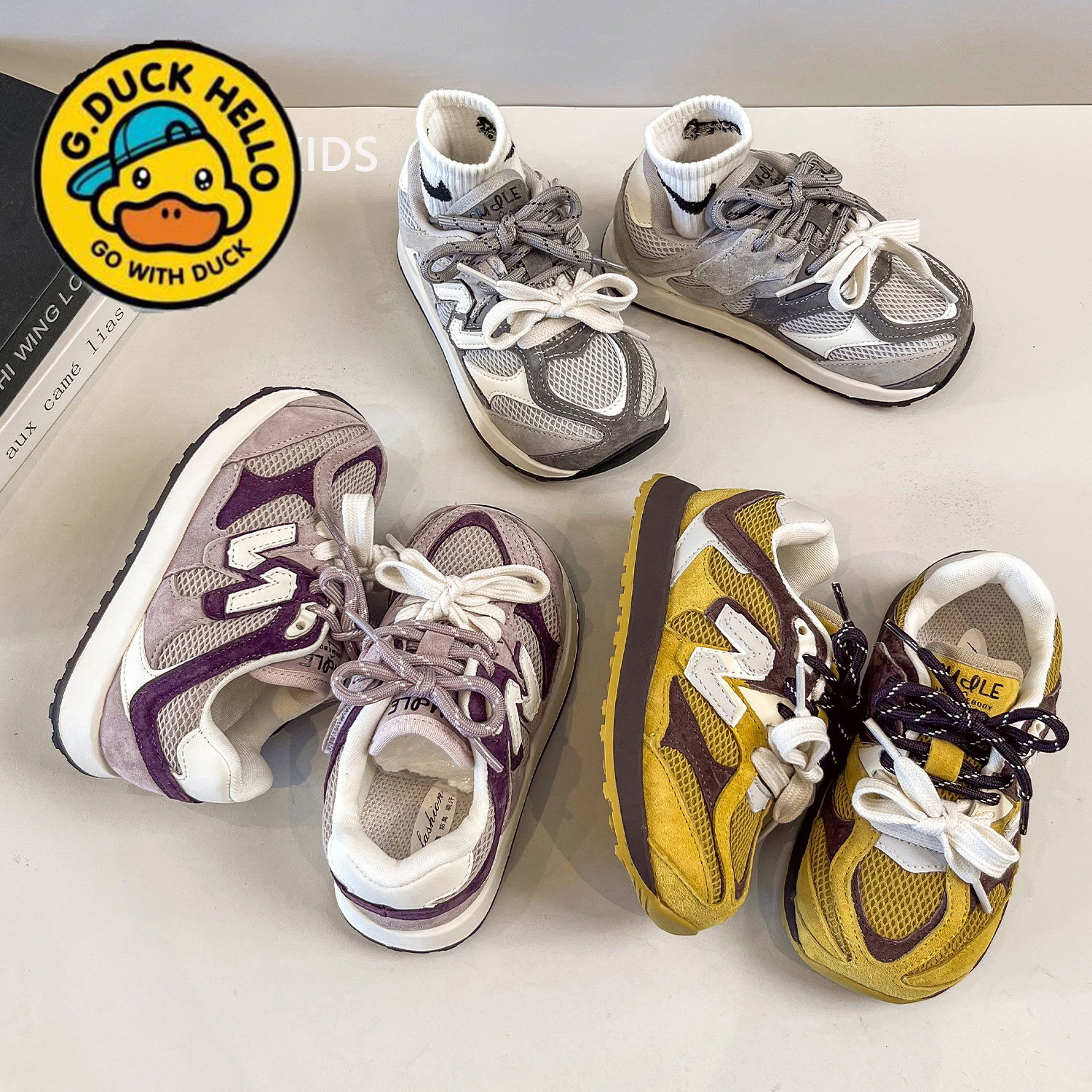 小黄鸭女孩运动鞋2025秋季儿童真皮阿甘鞋防滑韩版女童丑萌德训鞋