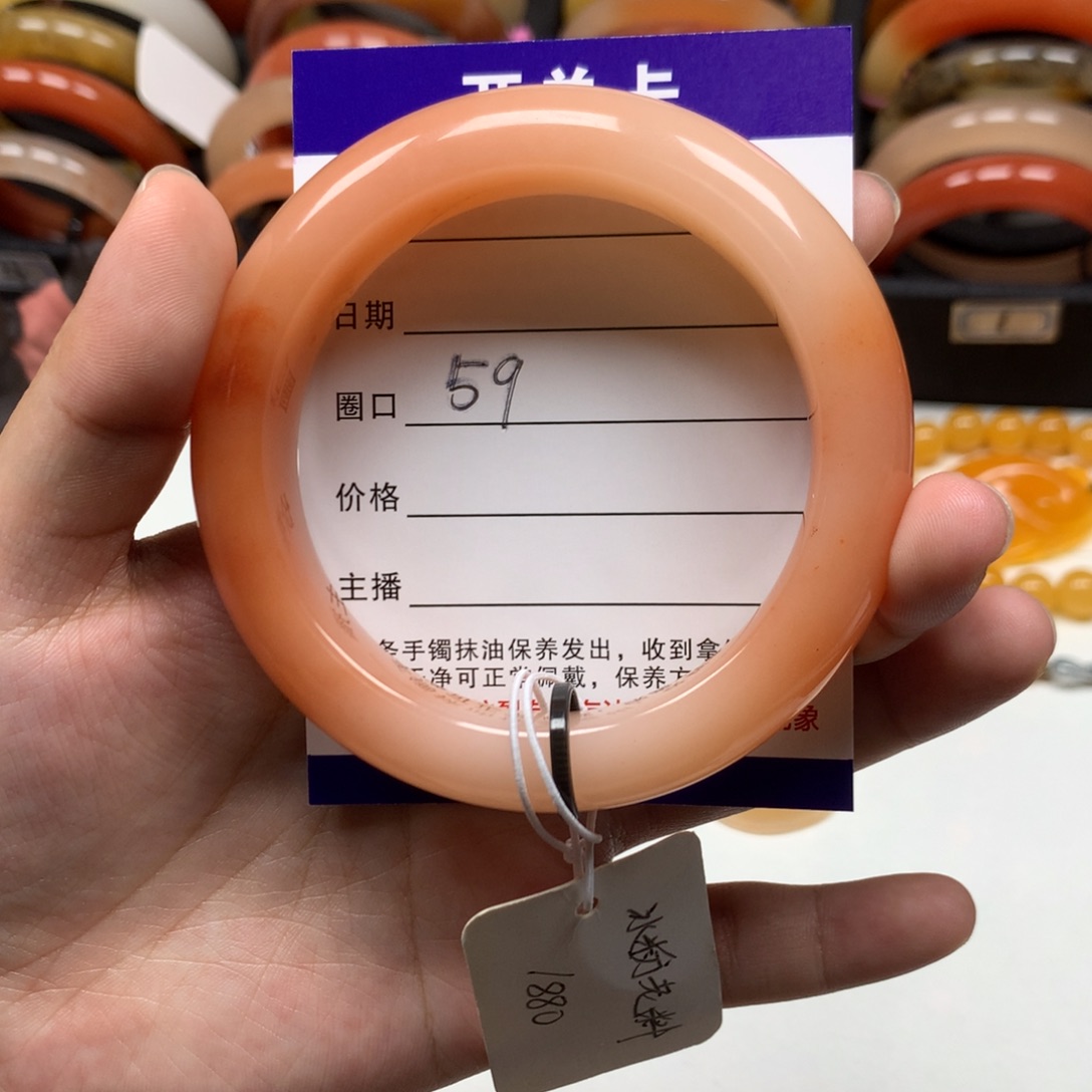 未镶嵌石英质玉（黄龙玉）手镯
