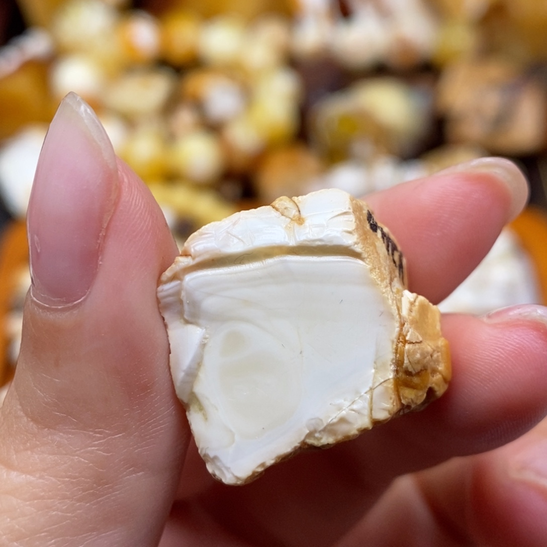 定制琥珀未镶嵌蜜蜡