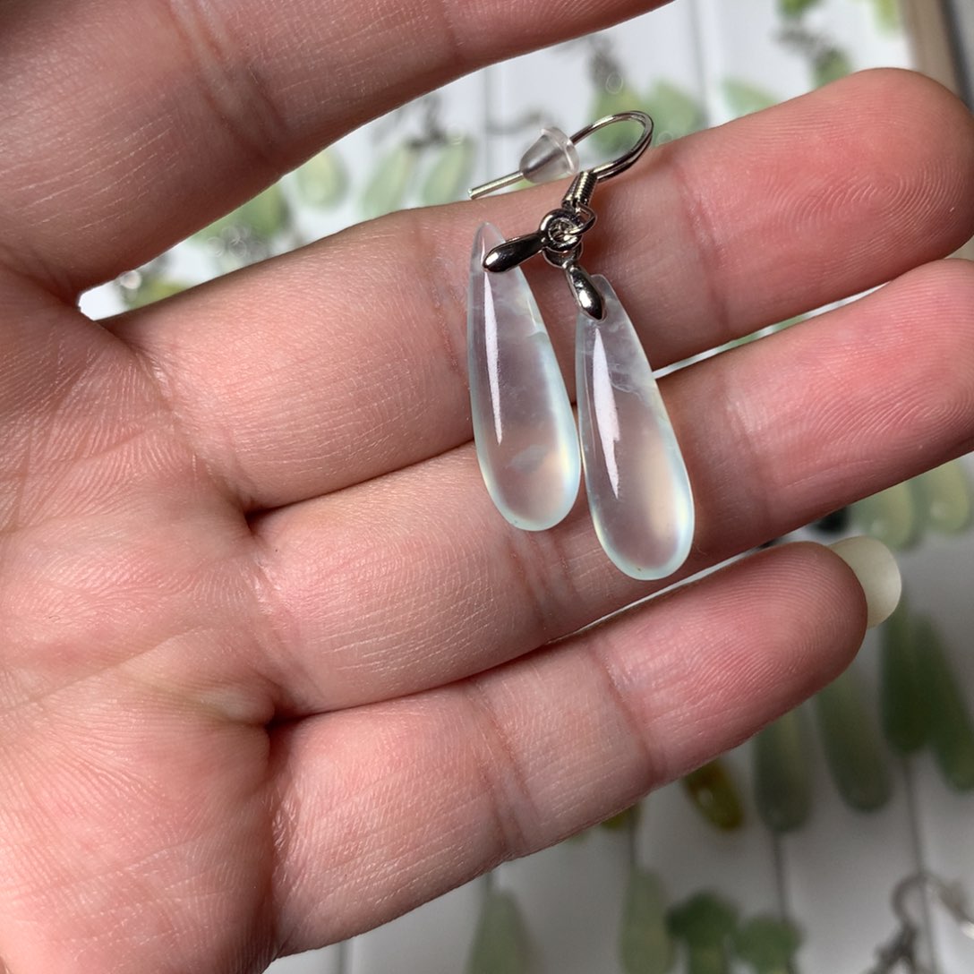 蛇纹石玉耳环未镶嵌