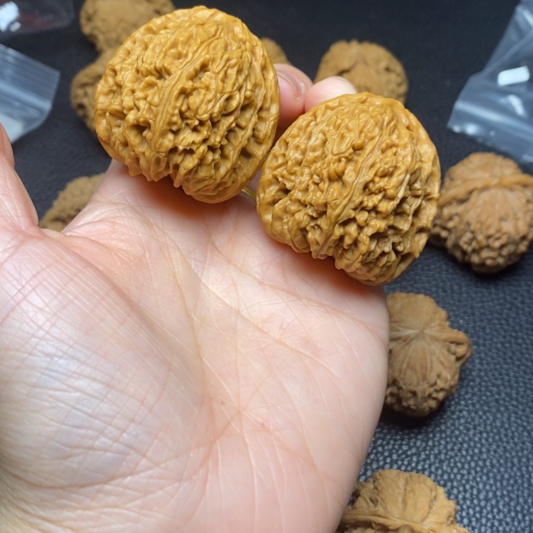 文玩核桃把件㣻*南疆石