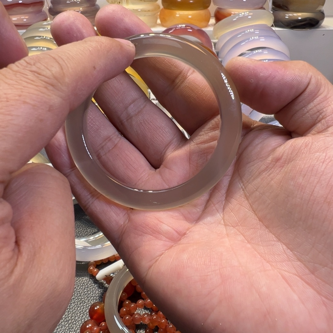 菲***飞玛瑙/玉髓未镶嵌手镯