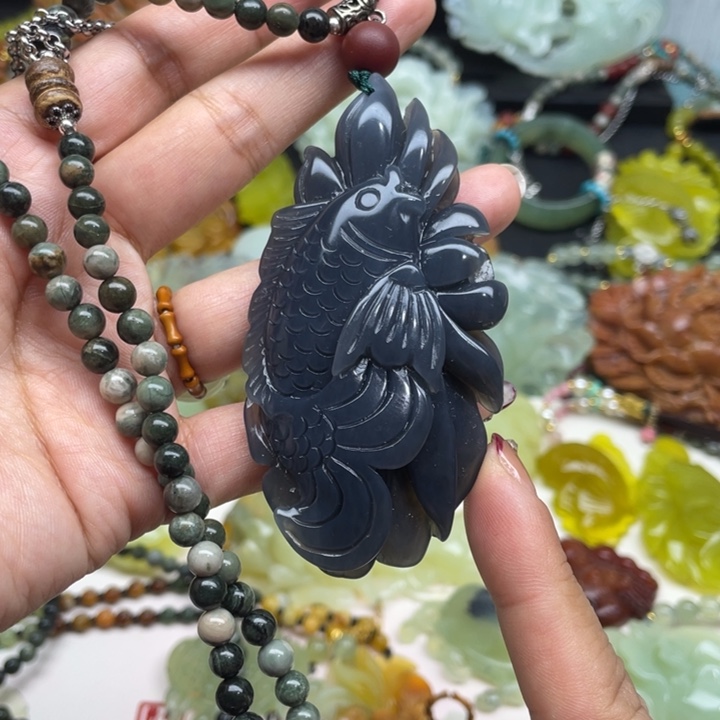 蛇纹石玉未镶嵌颈饰