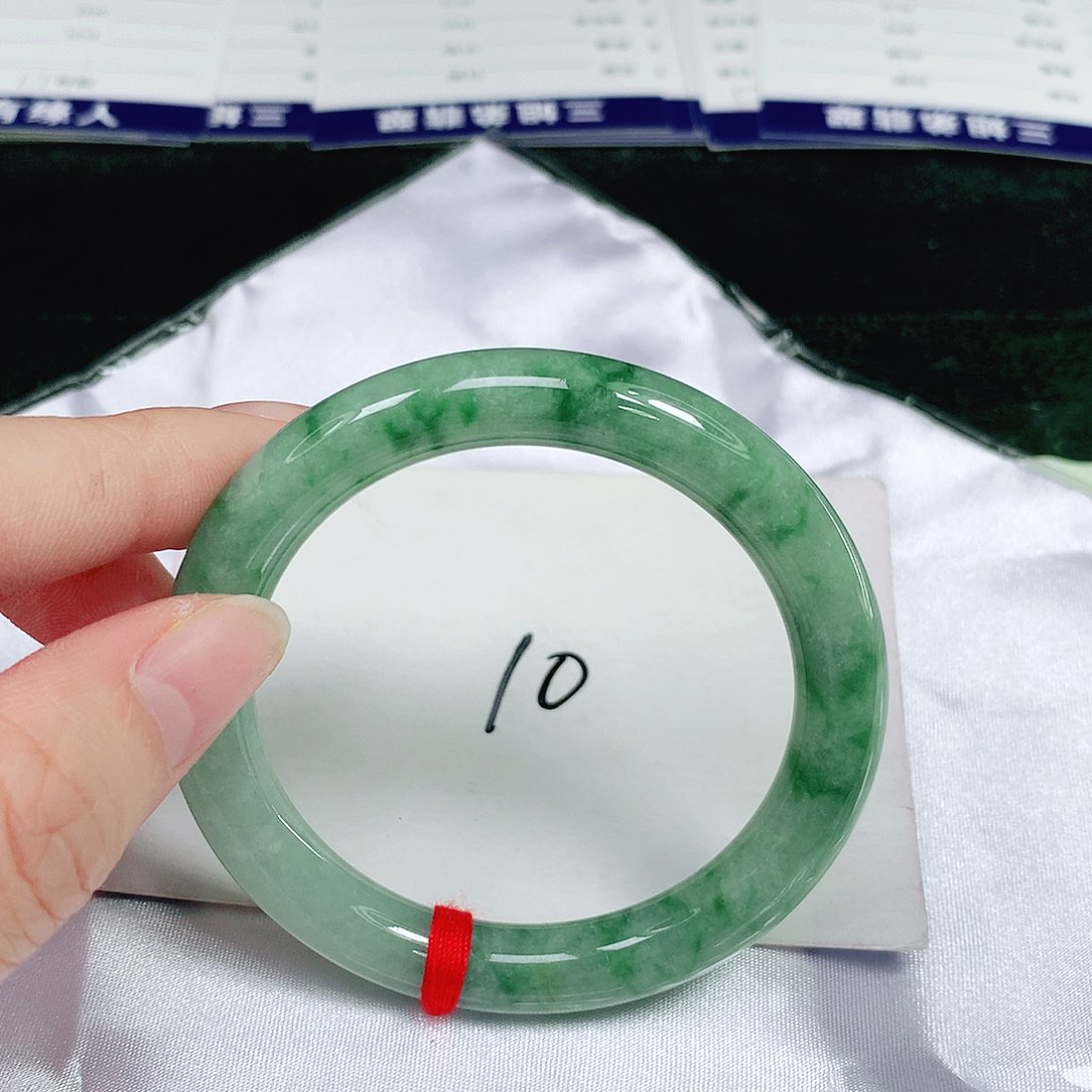 翡翠手镯（圆镯）未镶嵌