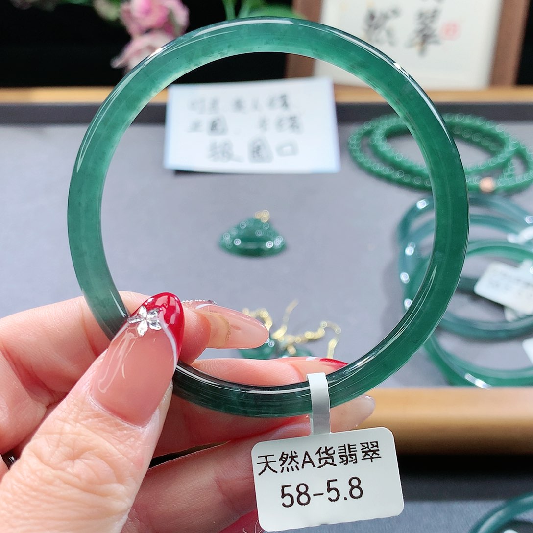 翡翠手镯（圆镯）未镶嵌