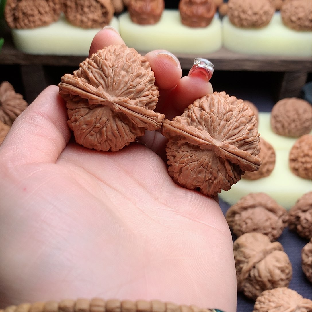 【闪购商品】文玩核桃吊坠全品球白白狮子43边度同尺