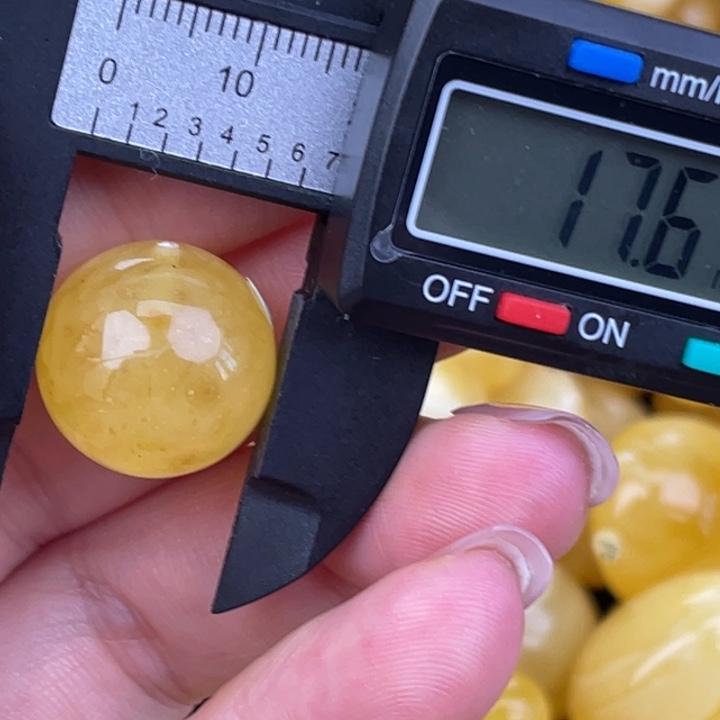 蜜蜡未镶嵌裸石微瑕153