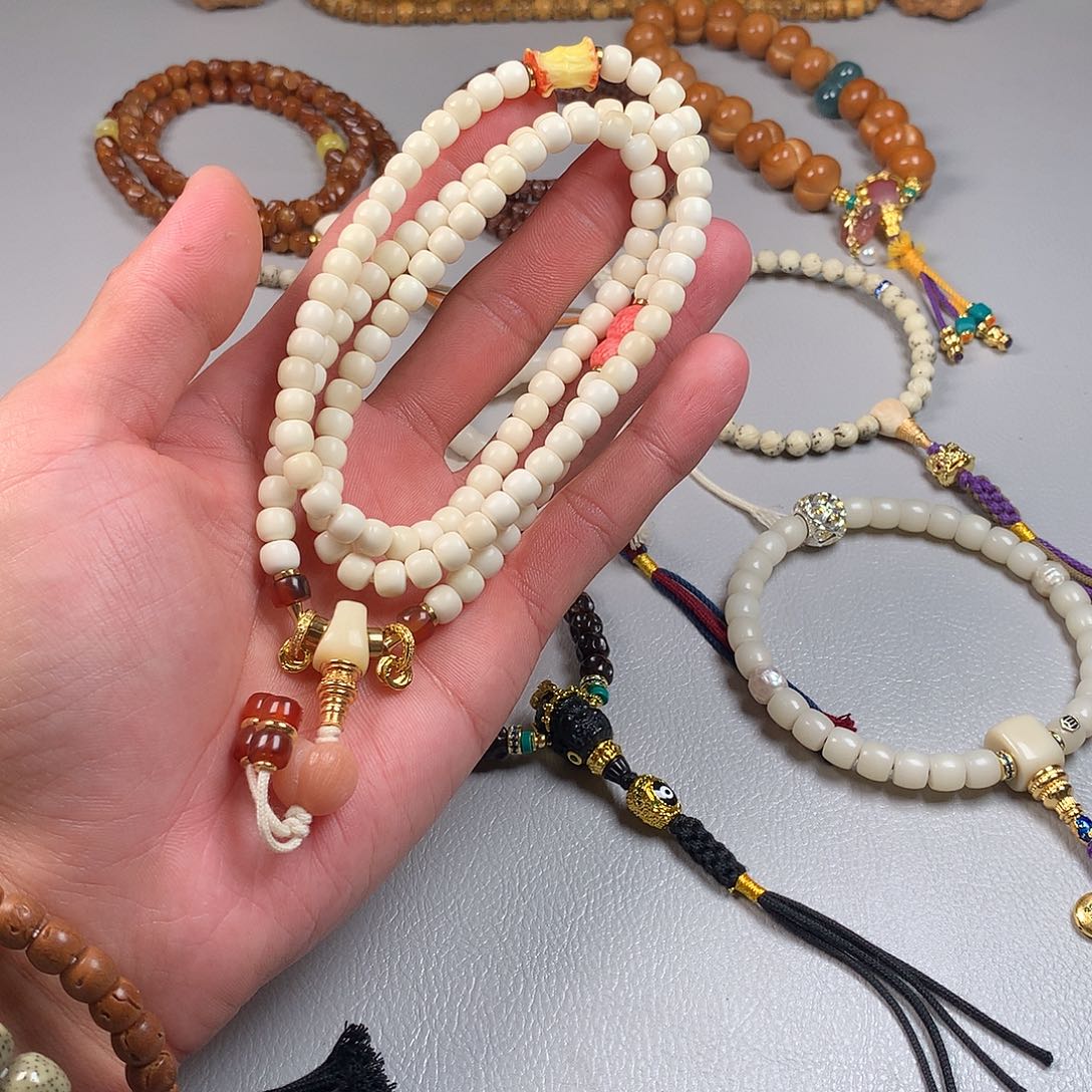 白玉菩提吊坠。。。。。。。。。。。。