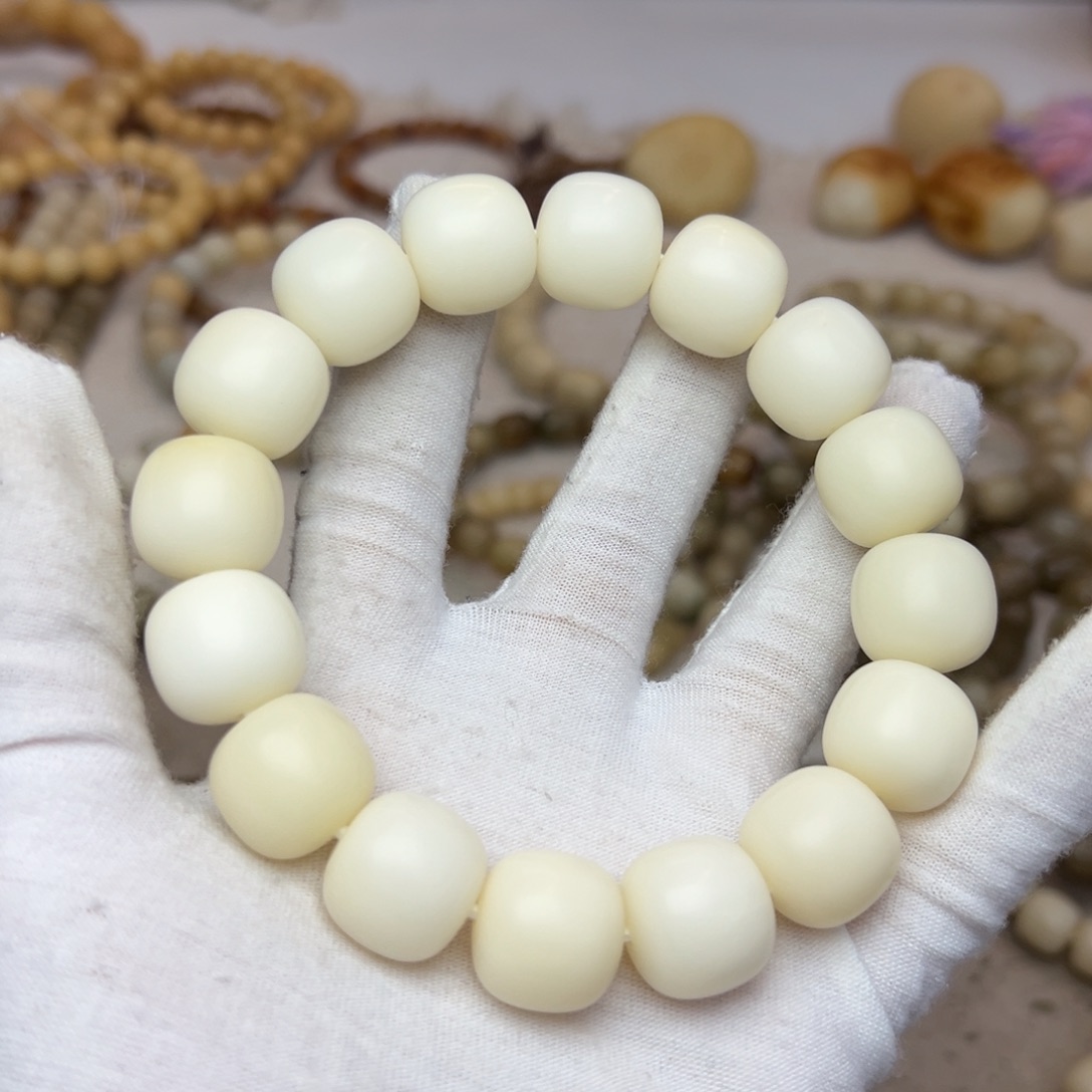 吊坠菩提根/象牙果17微瑕骨瓷白685