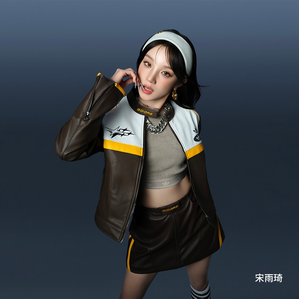 adidas三叶草宋雨琦同款 情人节款仿皮运动短裙机车服JM8026