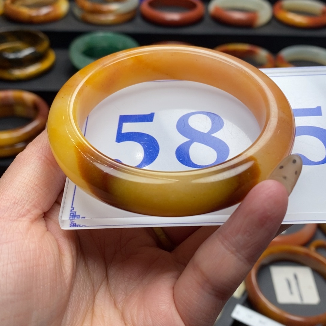 石英质玉（黄龙玉）手镯未镶嵌