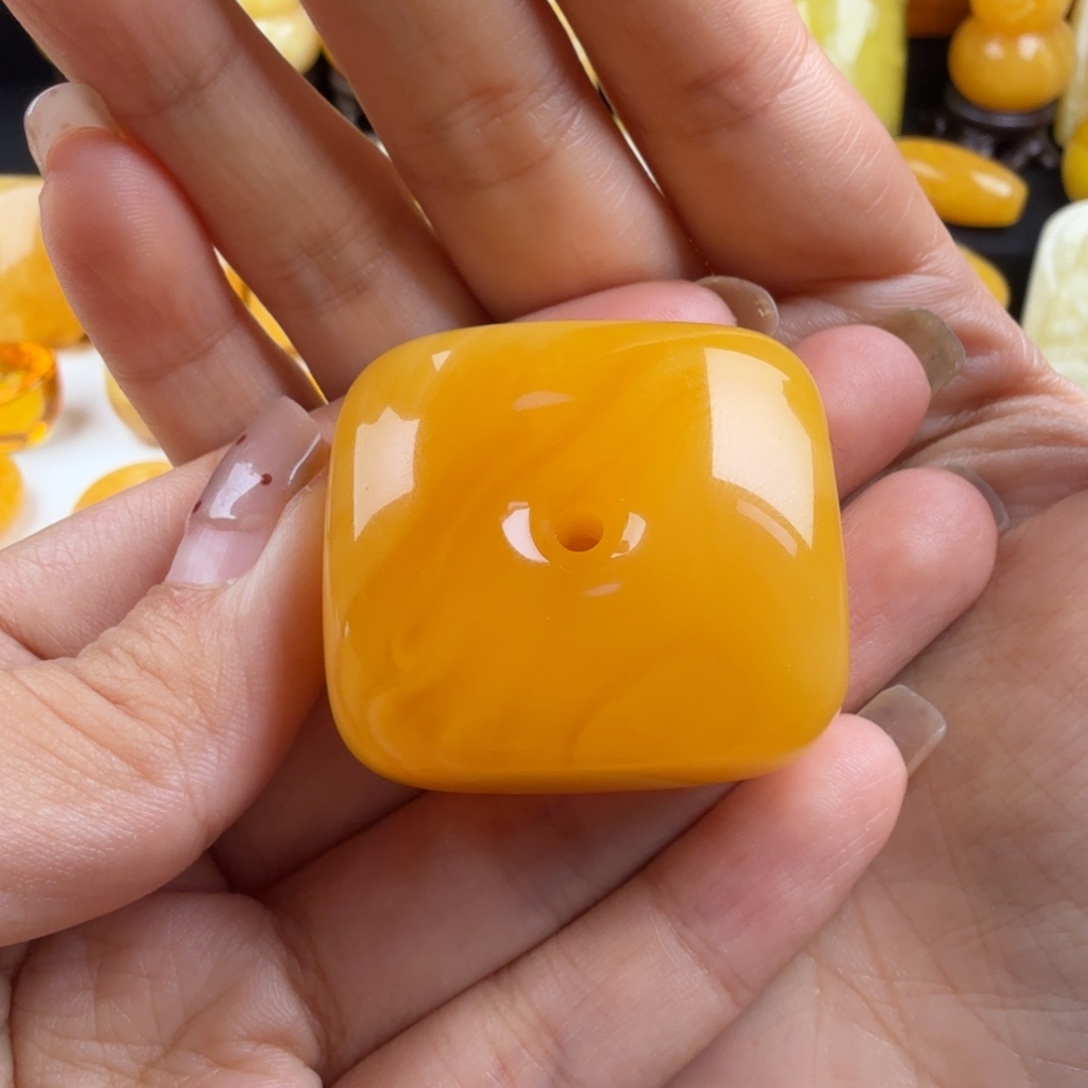 琥珀未镶嵌颈饰纯天然琥珀蜜蜡无优化