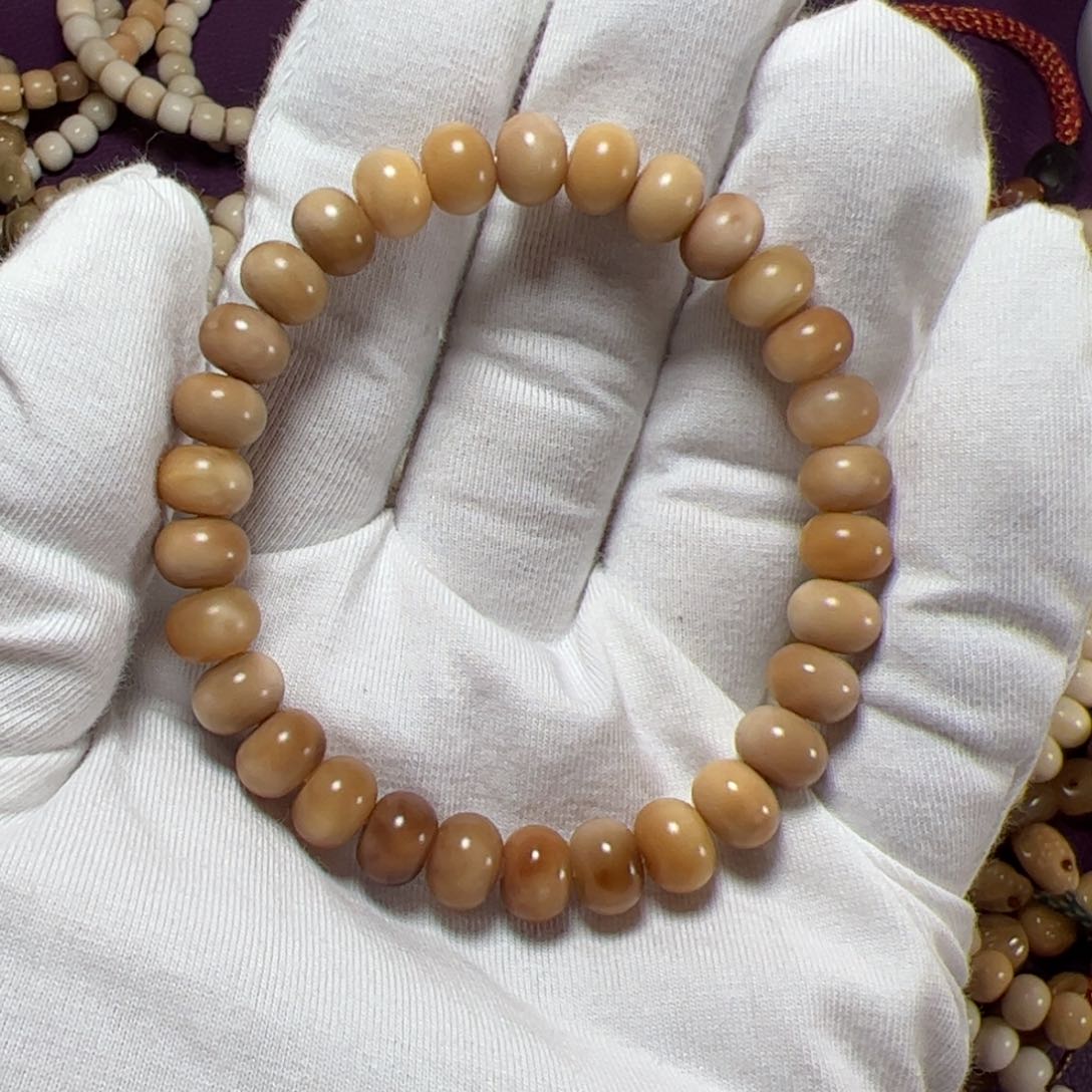 只买单纯的吊坠，没带链子，属的性质。合成立方氧化锆小*